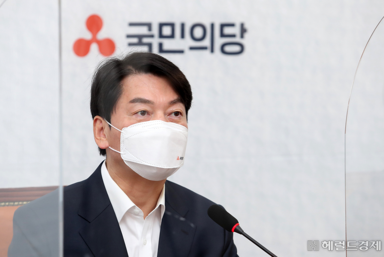 [헤럴드경제=이상섭 기자] 안철수 국민의당 대표가 22일 오전 국회에서 열린 최고위원회의에서 모두발언을 하고 있다.