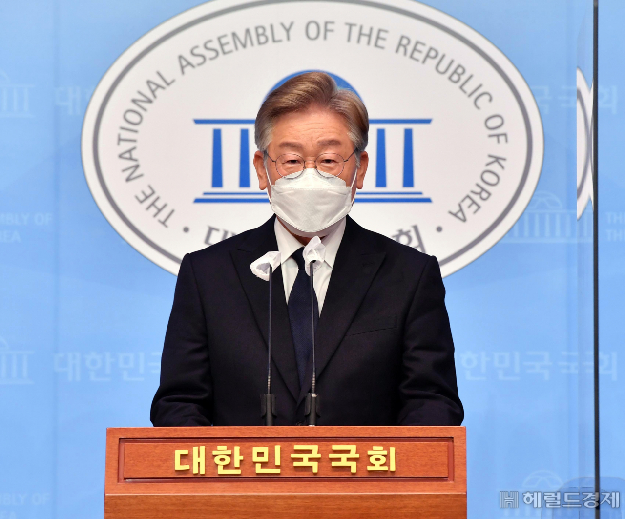 이재명 경기도 지사가 22일 오전 국회 소통관에서 기본소독 정책발를 하고 있다. 이상섭 기자