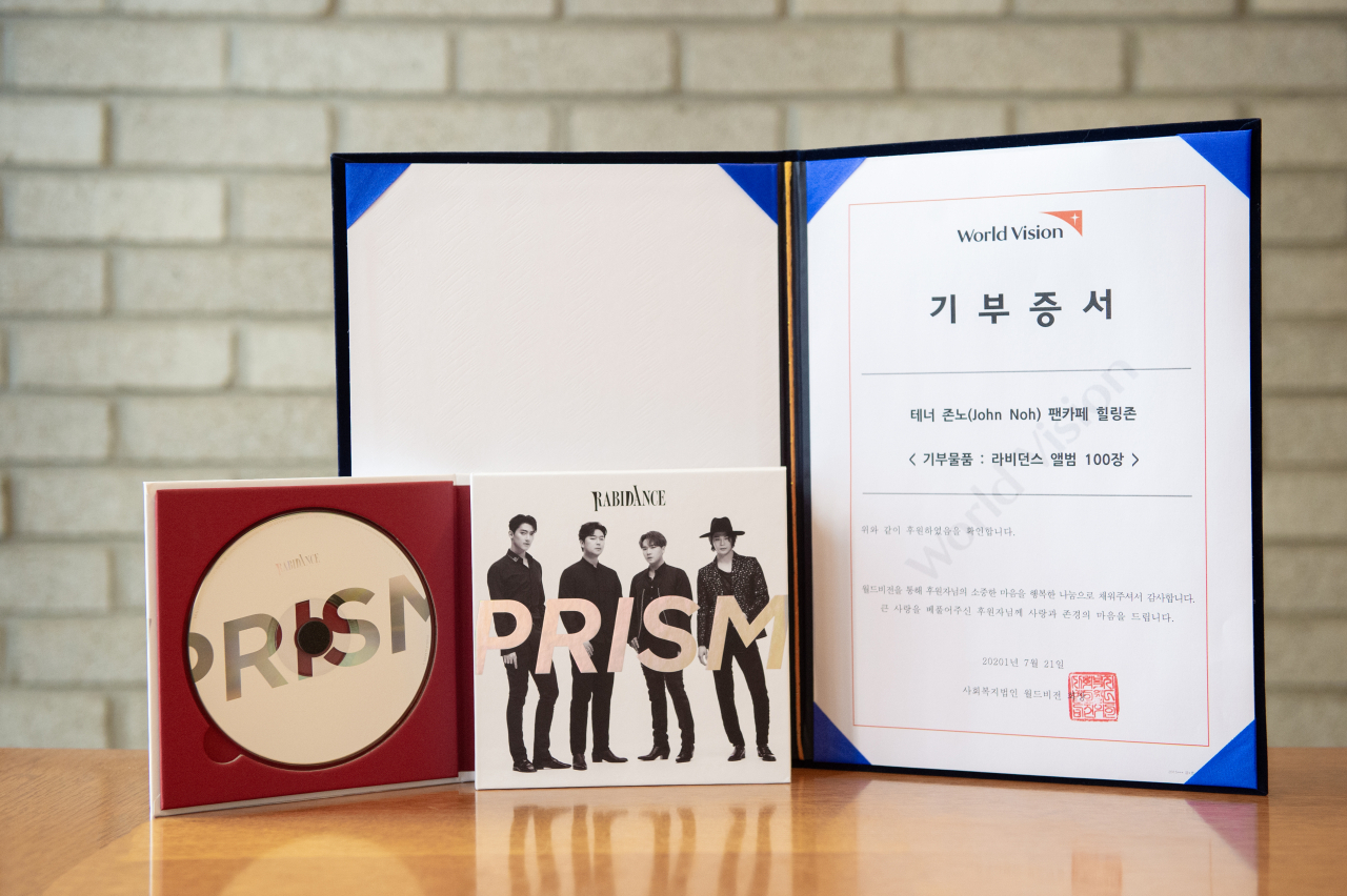 비전아티스트 라비던스 존 노 팬카페 '힐링존' 월드비전에 앨범 기부 [월드비전 제공]