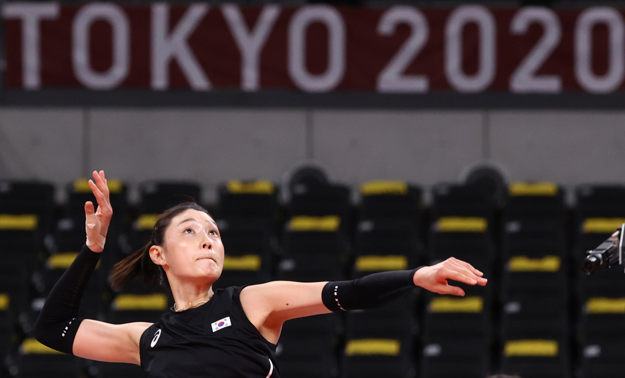 한국 여자배구 올림픽대표팀 김연경이 21일 도쿄 아리아케 아레나에서 훈련을 하고 있다. 연합뉴스