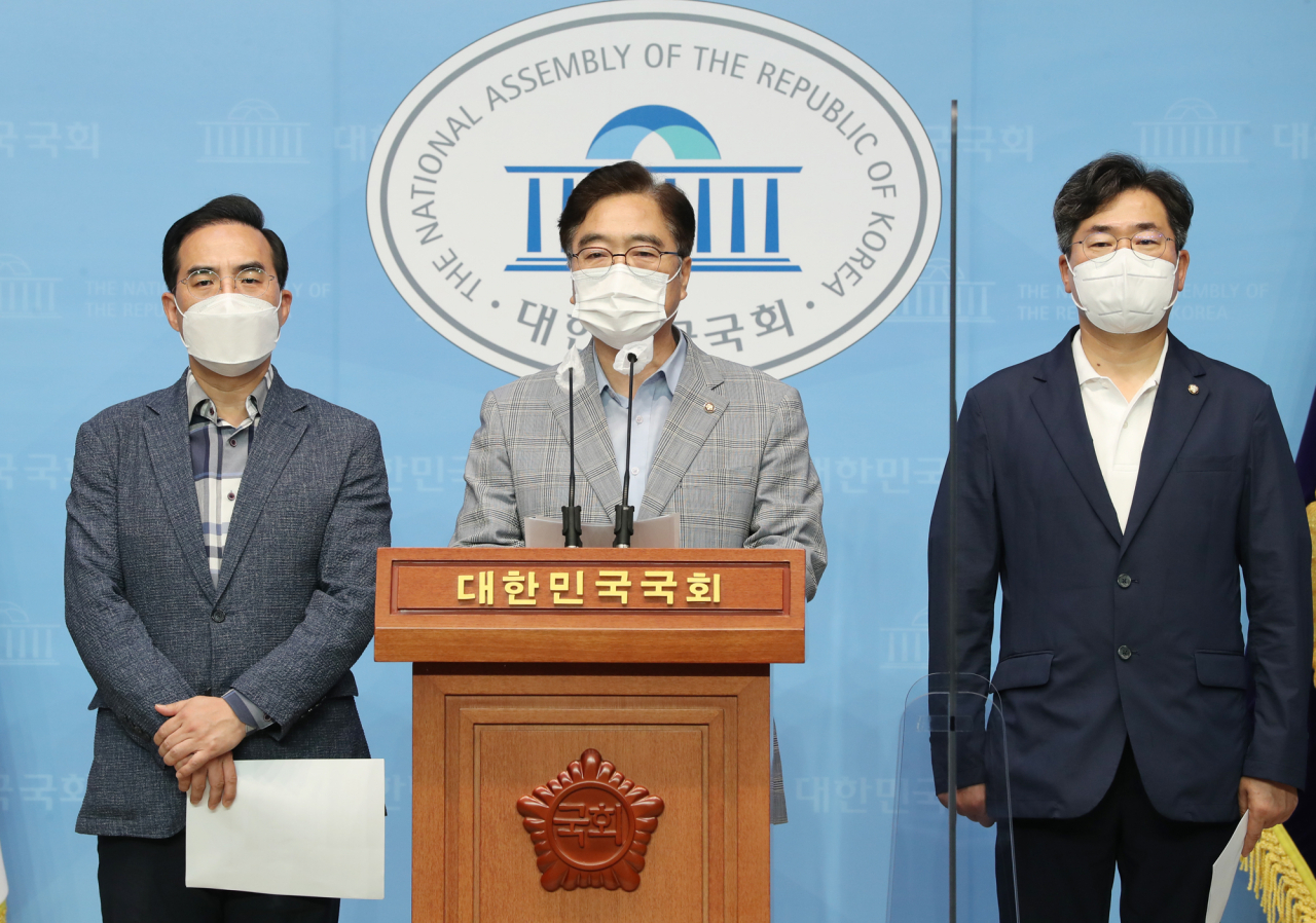 이재명 대선 경선후보 캠프 선대위원장인 우원식 더불어민주당 의원. [이상섭 기자]