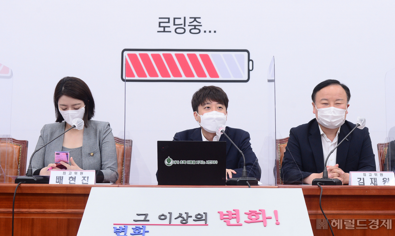 이준석 국민의힘 대표가 26일 오전 서울 여의도 국회에서 열린 최고위원회의에서 발언을 하고 있다. [이상섭 기자/babtong@heraldcorp.com]