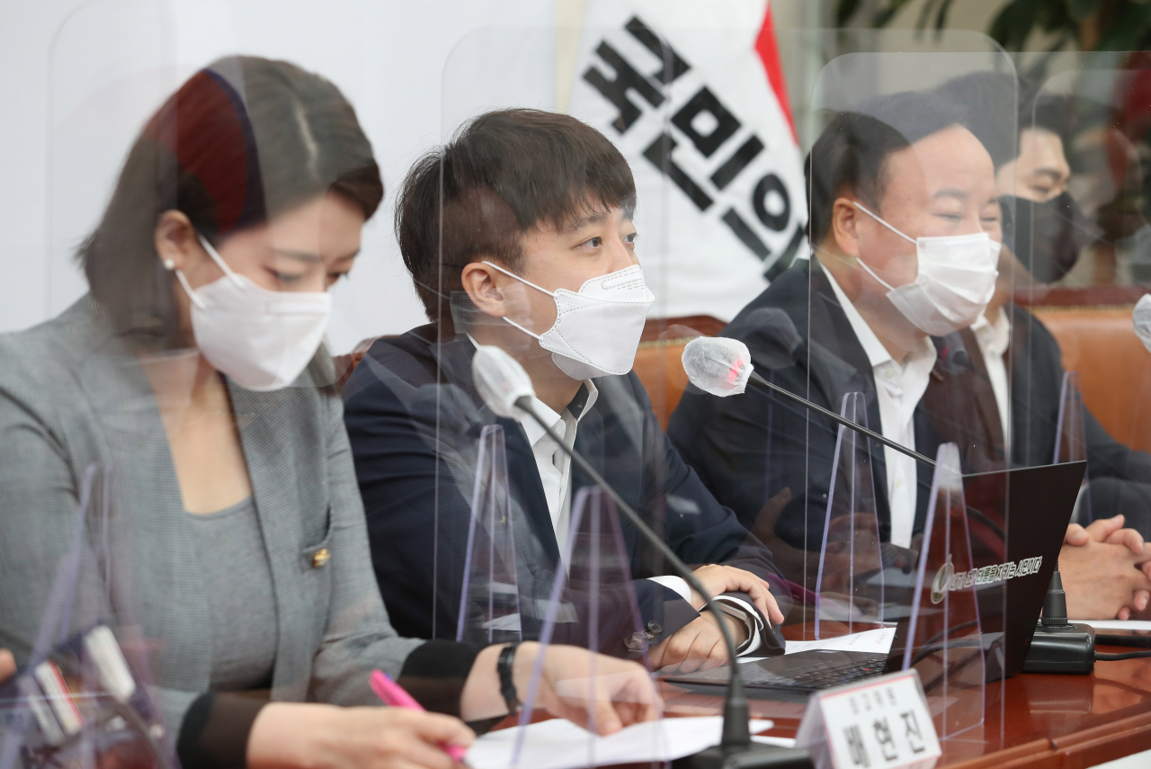 이준석 국민의힘 대표가 26일 오전 국회에서 열린 최고위원회의에서 발언하고 있다. 연합뉴스