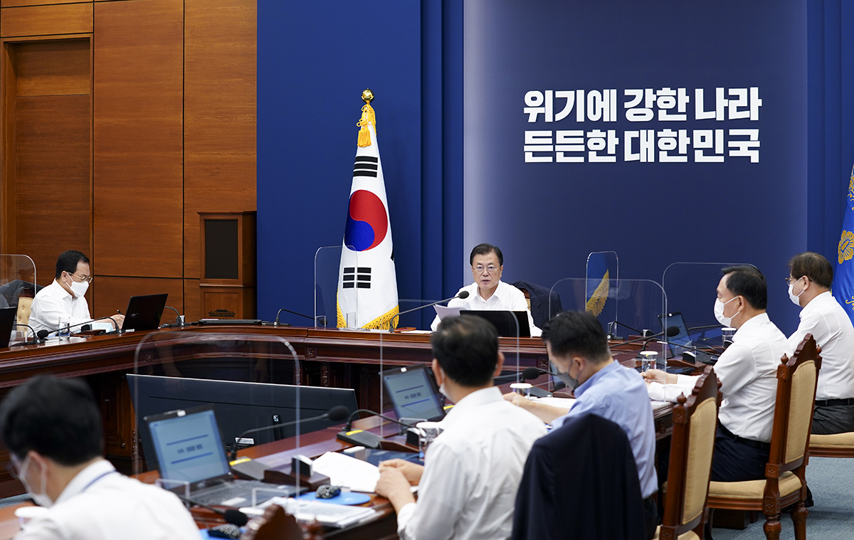 President Moon Jae-in presides over a weekly Cabinet meeting at Cheong Wa Dae on Monday. (Cheong Wa Dae)