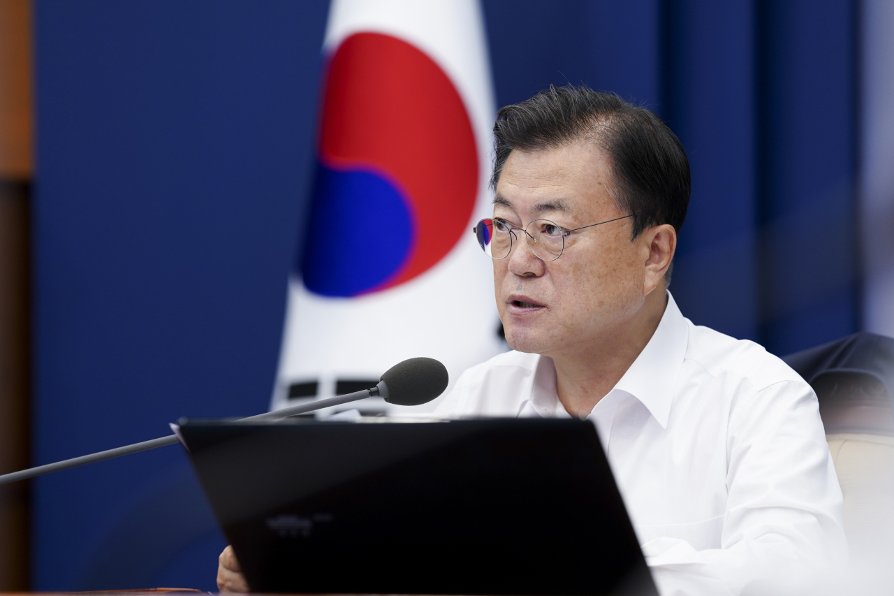 문재인 대통령이 26일 청와대에서 열린 수석·보좌관 회의에서 발언하고 있다. [연합]