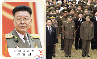 사회안전성 군복을 입은 리영길(좌)과 지난 8일 김일성 주석 사망 27주기 참배를 위해 금수산태양궁전에 도열한 리영길(우측 붉은 원). 조선중앙TV 화면을 보면 참배 당시 리영길이 권영진 군 총정치국장과 정경택 국가보위상 사이에 인민군복을 입고 서 있다는 점이 눈에 띈다. [조선중앙TV 화면]