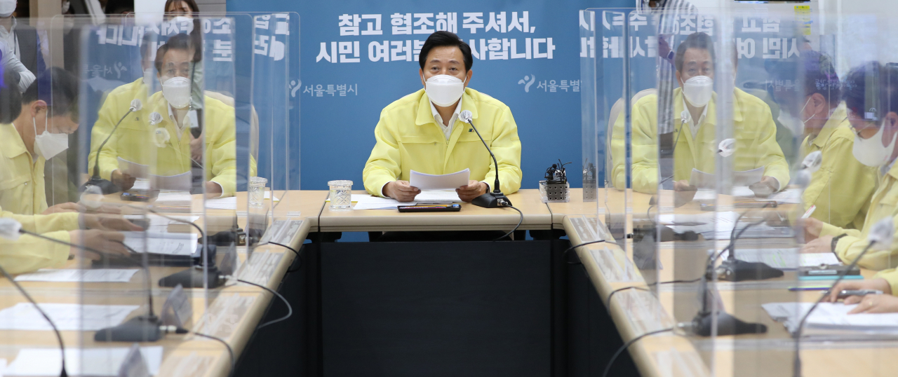 오세훈 서울시장이 27일 서울시-자치구 간 영상회의로 열린 코로나19 관련 대책회의에서 발언하고 있다. 연합뉴스