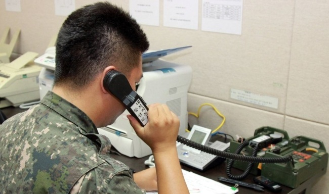 국방부는 27일 “남북 군사당국은 남북 정상 간 합의사항 이행차원에서 오늘 10시부로 군 통신선을 복구해 기능을 정상화했다”고 밝혔다. 자료사진. [연합]