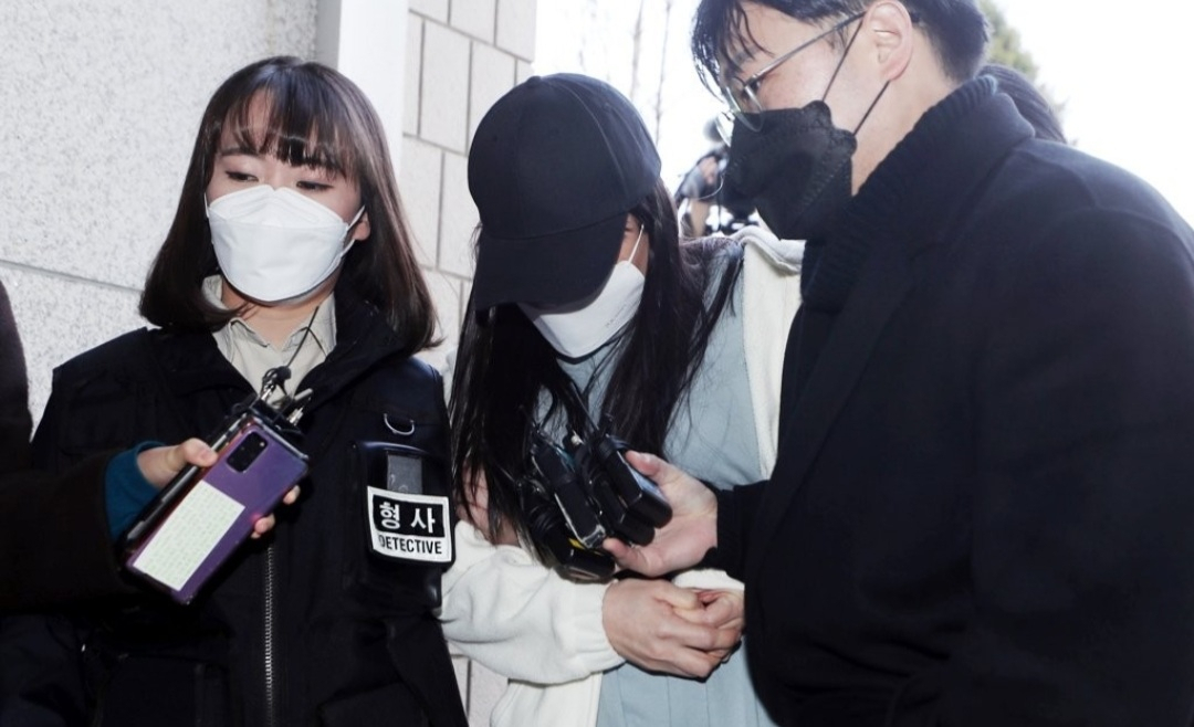 8세 딸에 대소변을 먹이고 학대·살해한 혐의를 받는 친모 [연합]