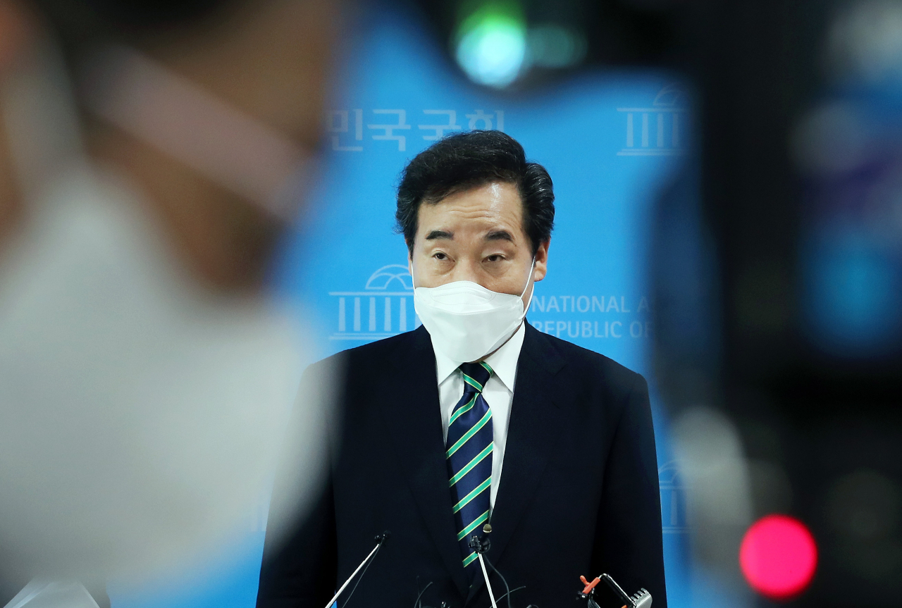 더불어민주당 대권주자인 이낙연 전 대표가 27일 오후 서울 여의도 국회 소통관에서 주거 정책 관련 기자회견을 하고 있다. 연합뉴스