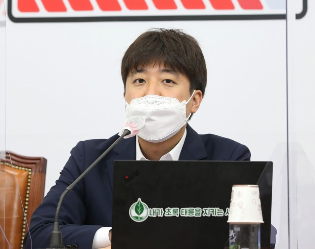 이준석 국민의힘 대표가 29일 오전 서울 여의도 국회에서 열린 최고위원회의에서 발언하고 있다. 이상섭 기자/