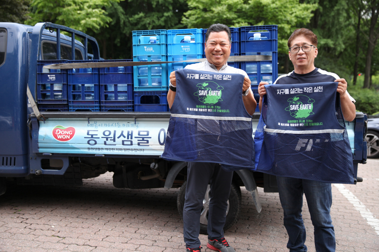 동원샘물 대리점에 배포된 친환경 유니폼 [동원 F&B 제공]