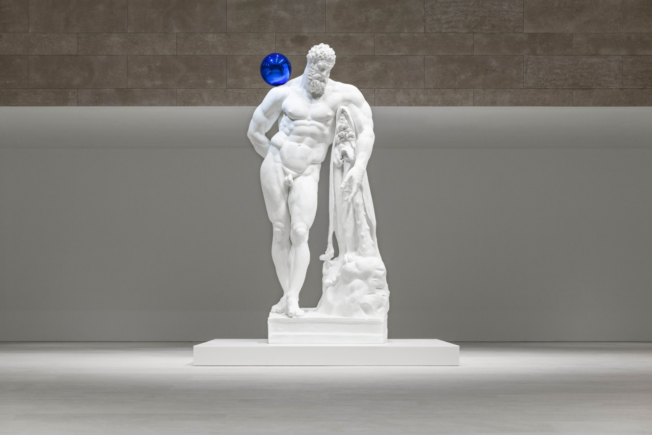 파라다이스시티_제프 쿤스 作 ‘게이징 볼-파르네스 헤라클레스(Gazing Ball-Farnese Hercules)’