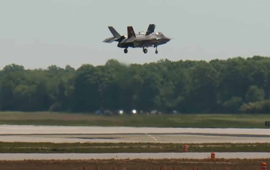 미 최첨단 신형 스텔스 전투기 F-35B의 수직 착륙 장면. [사진=록히드마틴]
