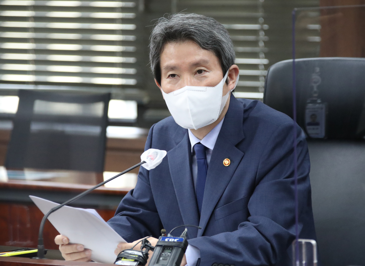 Unification Minister Lee In-young speaks during a press conference in Seoul. (Yonhap)