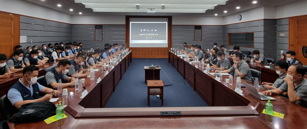 지난 27일 르노삼성자동차 부산공장에서 노사가 11차 임단협 교섭을 진행하고 있다. [연합]