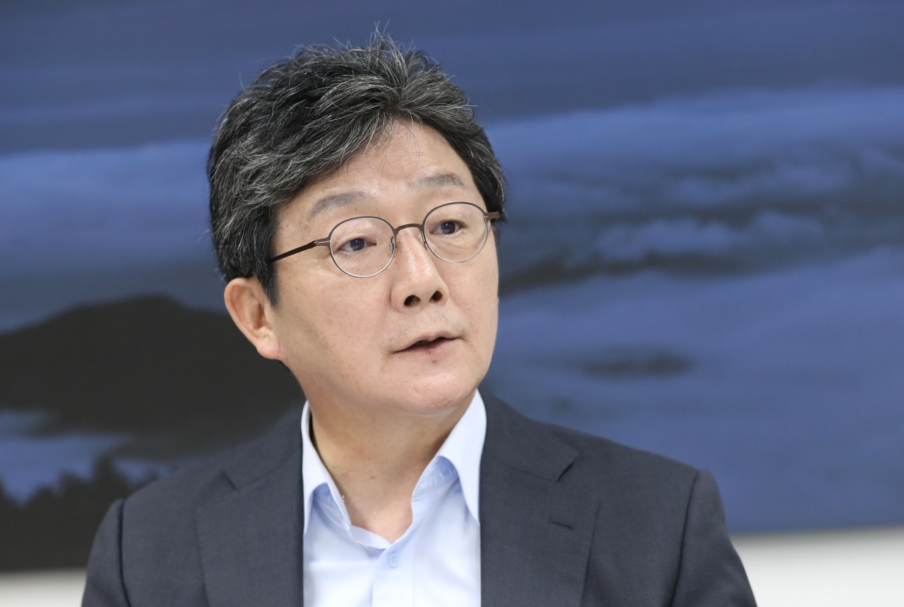 국민의힘 대권주자인 유승민 전 의원이 서울 여의도 희망22 사무실에서 연합뉴스와 인터뷰하고 있다. [연합]