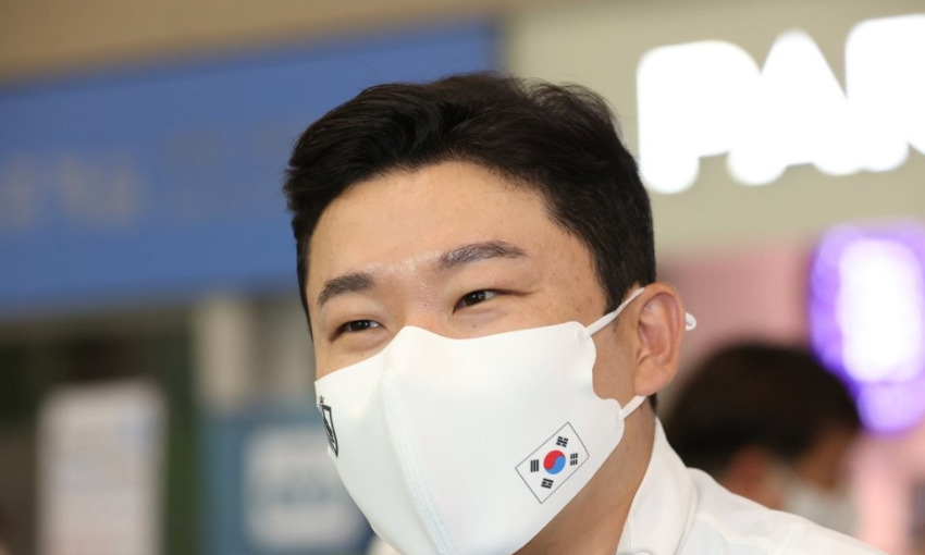 도쿄올림픽에 출전했던 우리의 권총 황제가 진종오가 28일 오후 인천국제공항 제1터미널을 통해 귀국, 인터뷰를 하고 있다.[연합]