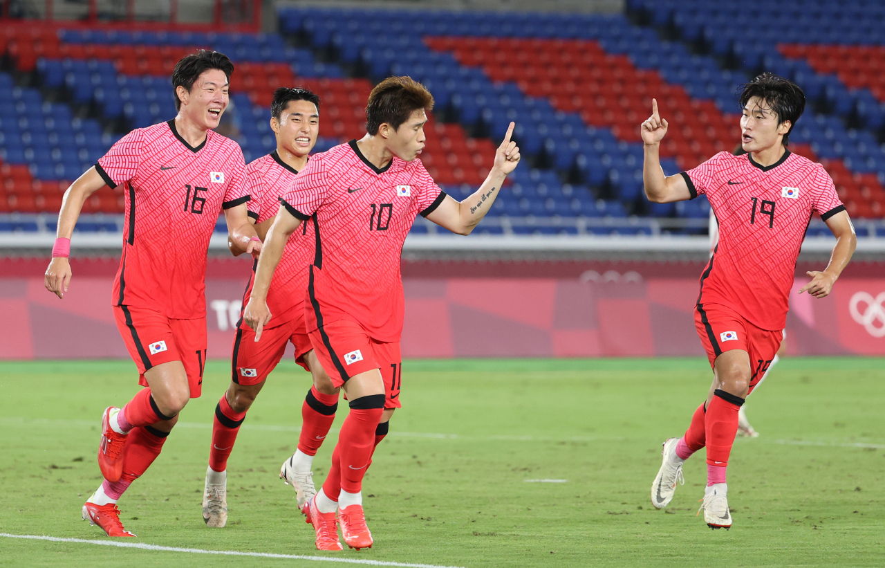 31일 요코하마 국제경기장에서 열린 도쿄올림픽 남자축구 8강전 대한민국과 멕시코의 경기. 이동경이 동점 골을 넣은 뒤 환호하고 있다. 연합뉴스