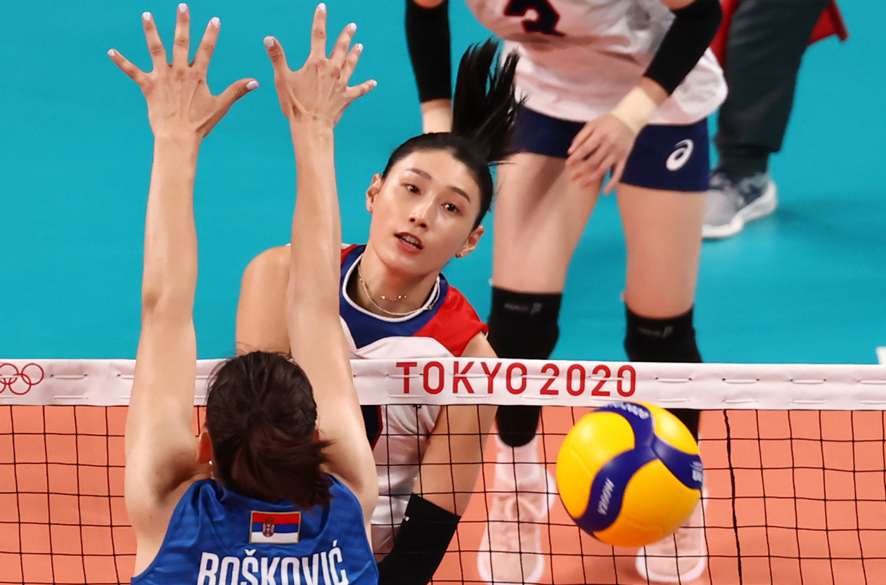김연경이 2일 세르비아전에서 공격하고 있다. [연합]