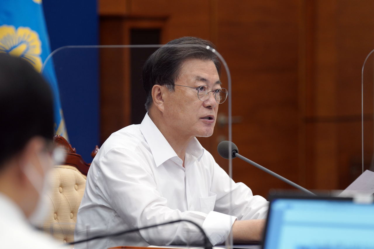 문재인 대통령이 2일 청와대에서 열린 수석·보좌관 회의에서 발언하고 있다. [연합]