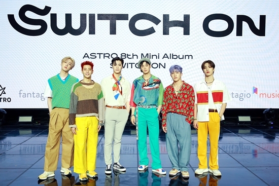 K-POP・アジア ASTRO SWITCH ON ASTRO 8th Mini Album Switch On Official Photocard Polaroid