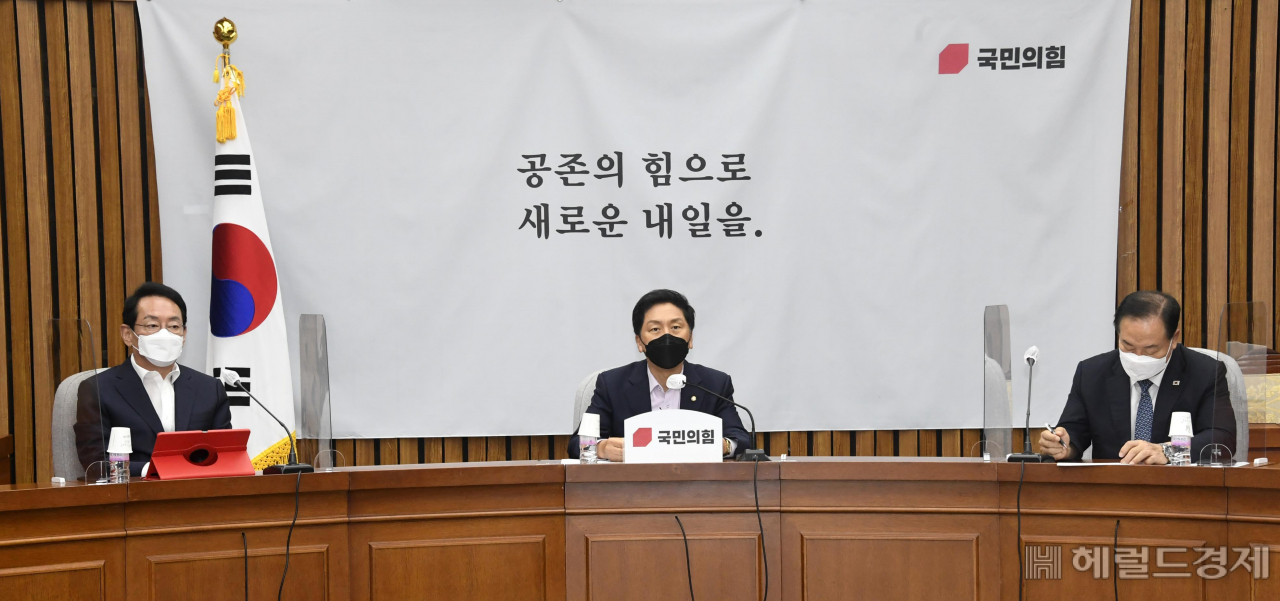 [헤럴드경제=이상섭 기자] 김기현 국민의힘 원내대표가 3일 국회에서 열린 원내대책회의에 참석, 모두발언을 하고 있다.