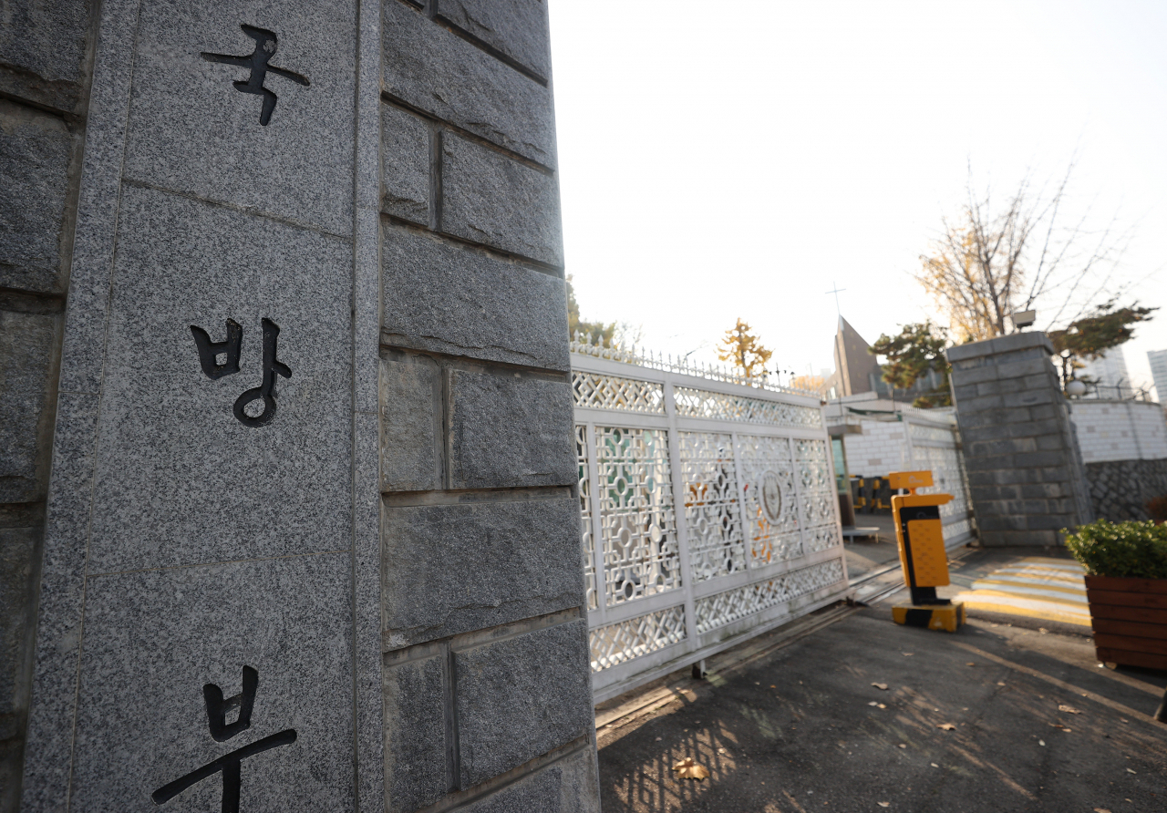 국방부는 3일 군내 부동산 투기 의혹과 관련해 국방시설본부 경기북부시설단에서 근무한 전 군무원 1명을 기소했다고 밝혔다. [연합]