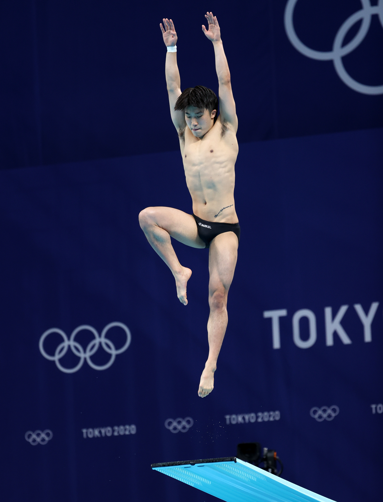 3일 일본 도쿄 아쿠아틱스 센터에서 열린 남자 다이빙 3ｍ 스프링보드 결승 경기. 한국 우하람이 다이빙 연기를 선보이고 있다. 연합뉴스