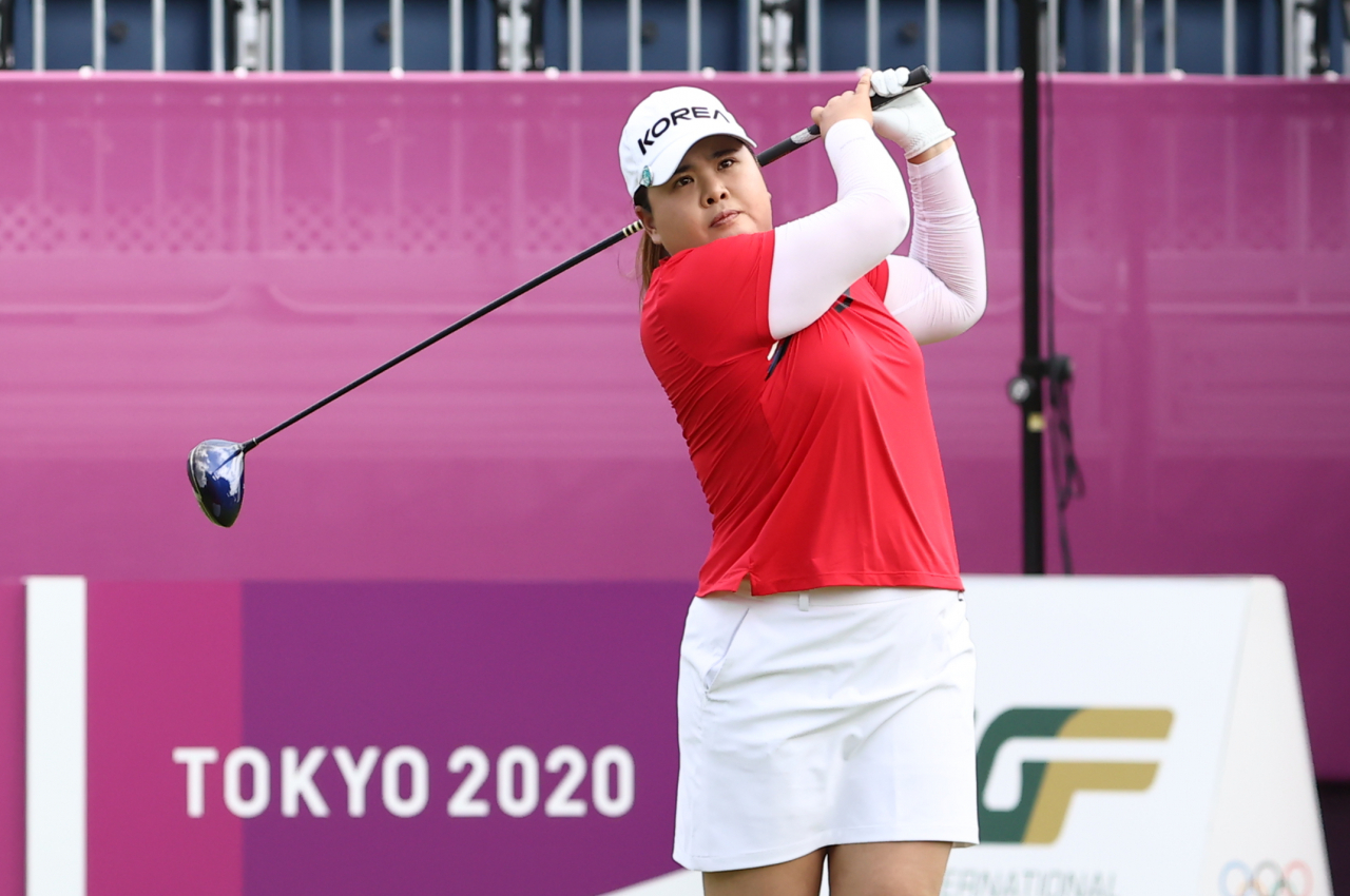 4일 일본 사이타마현 가스미가세키 컨트리클럽에서 열린 도쿄올림픽 여자골프 1라운드. 박인비가 1번홀에서 티샷을 하고 있다. 연합뉴스