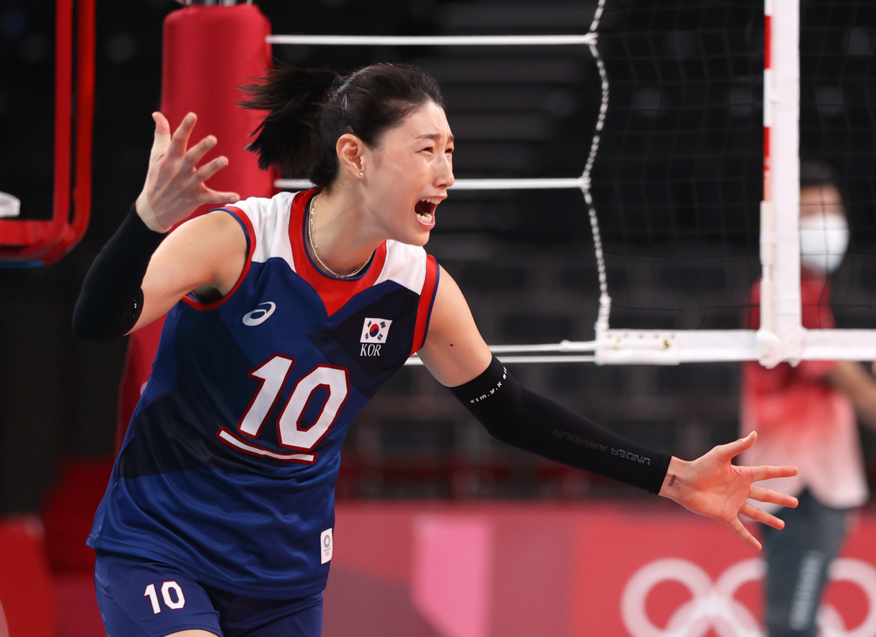 4일 일본 아리아케 아레나에서 열린 도쿄올림픽 여자 배구 8강 한국과 터키의 경기에서 승리, 4강 진출에 성공한 한국의 김연경이 환호하고 있다. [연합]