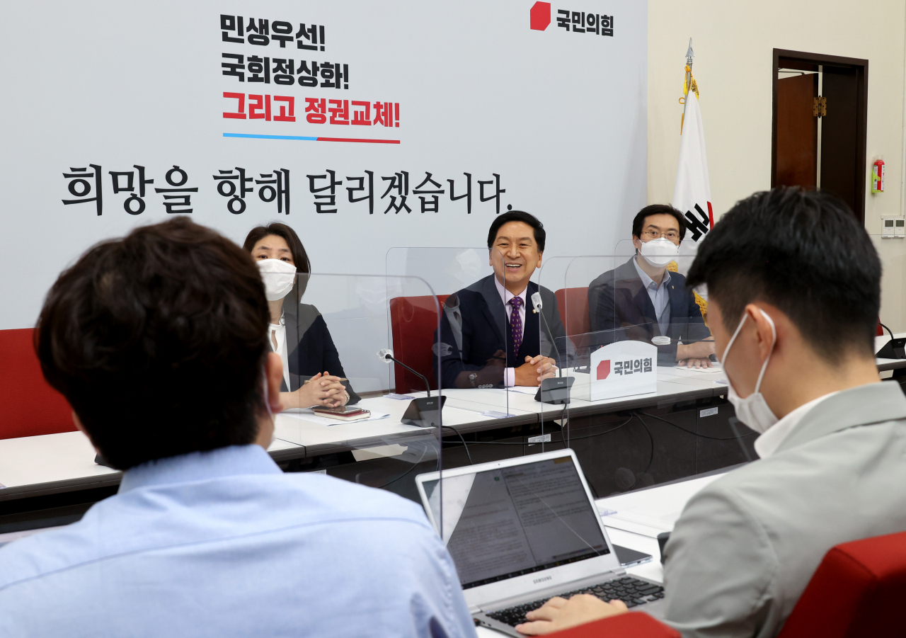 김기현 국민의힘 원내대표가 5일 오전 서울 여의도 국회에서 열린 취임 100일 기자간담회에서 소회와 내년 대선 각오를 밝히고 있다. [헤럴드경제=이상섭 기자]