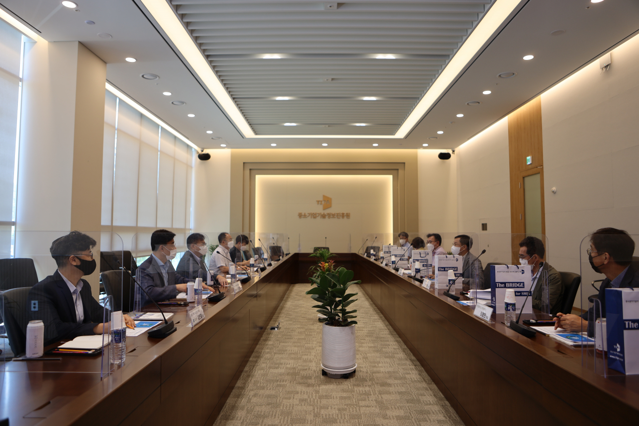 중소기업기술정보진흥원(원장 이재홍)은 ‘산학협력 활성화 기반을 마련키 위한 간담회’를 지난 5일 개최했다.