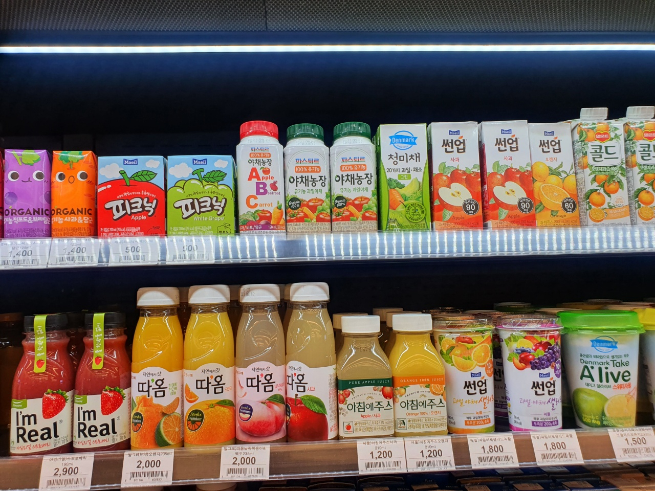 편의점에 진열된 주스들 [이마트24 제공]