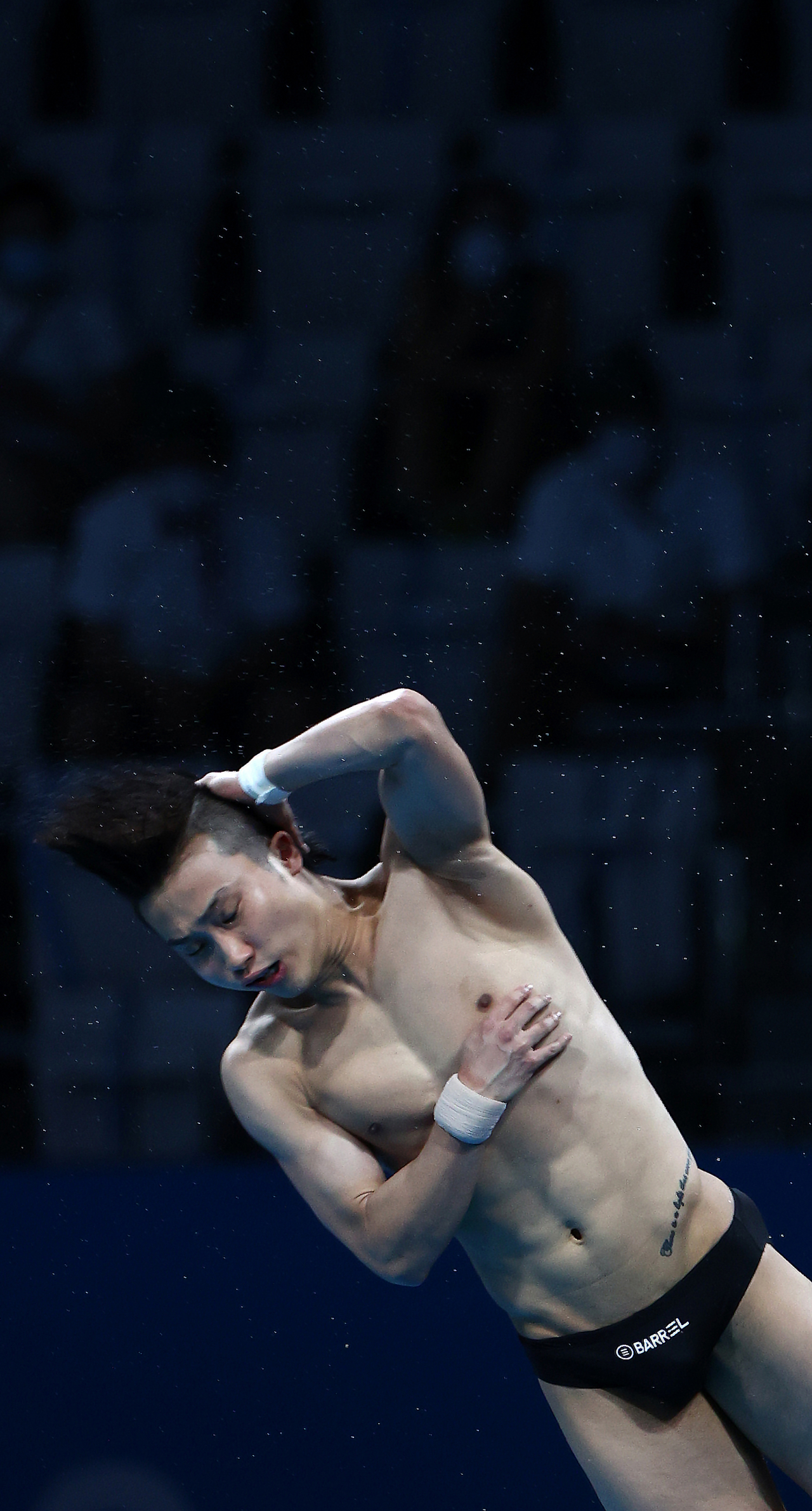 6일 일본 도쿄 아쿠아틱스 센터에서 열린 남자 다이빙 10ｍ 플랫폼 예선. 한국 우하람이 다이빙 연기를 선보이고 있다. 연합뉴스