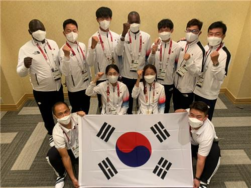 도쿄올림픽에 출전하는 한국 남녀 마라톤 대표팀. [연합]