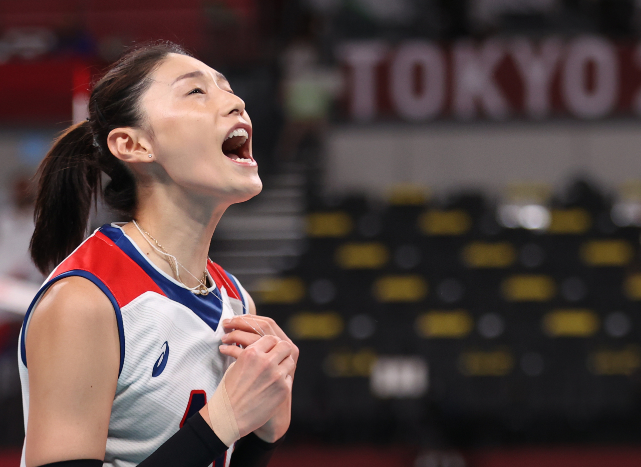 8일 일본 도쿄 아리아케 아레나에서 열린 도쿄올림픽 여자배구 세르비아와의 동메달 결정전. 김연경이 실점 후 아쉬워하고 있다. [연합]