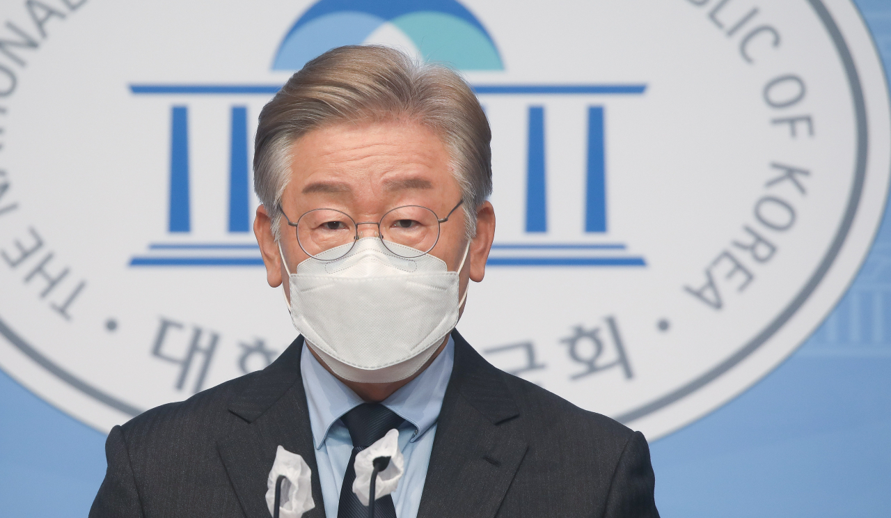 이재명 더불어민주당 대선 경선후보가 지난 8일 오전 서울 여의도 국회 소통관에서 네거티브 중단선언을 하고 있다. [연합]