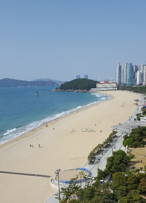 부산시의 사회적 거리두기 4단계 격상에 따라 10일 0시부터 부산지역 전 해수욕장이 폐쇄된다. 사진은 해운대해수욕장. 윤정희 기자