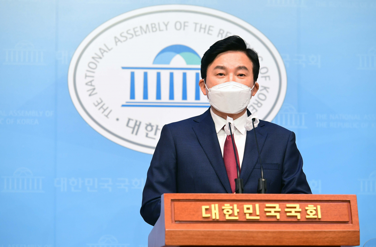 국민의힘 대선 경선 예비후보인 원희룡 전 제주지사가 9일 서울 여의도 국회 소통관에서 기자회견을 갖고 ‘교육 국가찬스’ 공약을 발표하고 있다. [헤럴드경제=이상섭 기자]