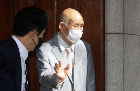 집을 나오는 전두환