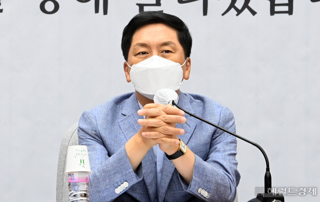[헤럴드경제=이상섭 기자] 10일 서울 여의도 국회에서 열린 국민의힘 원내대책회의에서 김기현 원내대표가 발언하고 있다.