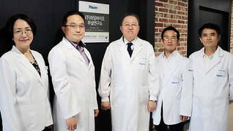 하임바이오 강소욱 임상본부장(왼쪽부터), 김현표 연구소장, 김홍렬 대표, 소동준 부사장, 화학팀장 윤경섭 박사가 종합 연구개발센터 개소식을 열고 있다. [하임바이오 제공]