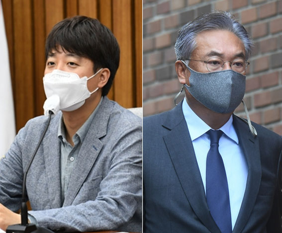 이준석 국민의힘 대표(왼쪽)와 정진석 의원. [연합]