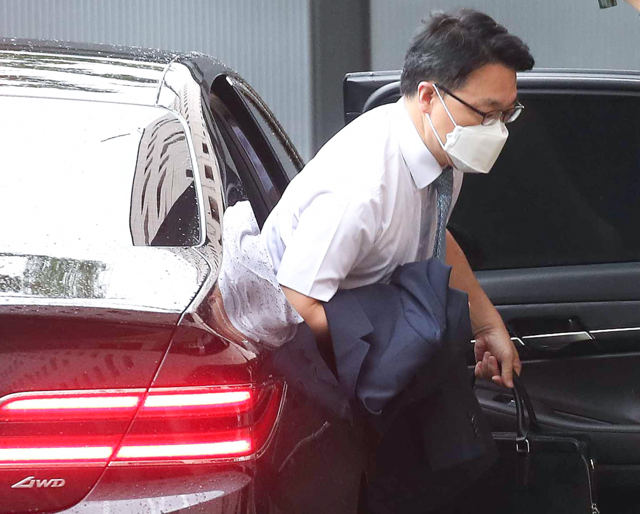 Kim Jin-wook, the head of the Corruption Investigation Office for High-ranking Officials, reports to work earlier this month. (Yonhap)