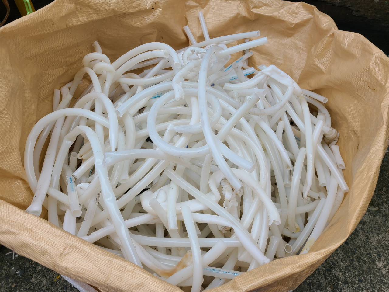 수거된 폐 PEX(가교 폴리에틸렌) 파이프.[KIST 제공]