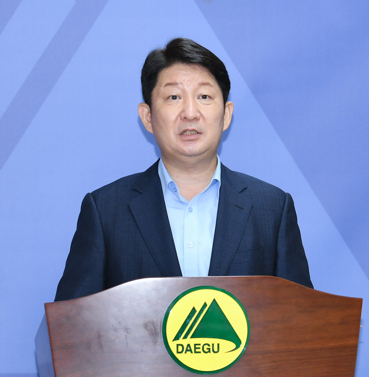 권영진 대구시장이 12일 시청 기자실에서 구미시의 취수원 공동활용 방안에 대한 조건부 동의와 관련, 감사를 표하는 성명을 발표하고 있다.[대구시 제공]