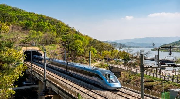 ‘중앙선 KTX-이음’이 ‘2021 대한민국 올해의 녹색상품’ 서비스부문에 선정됐다