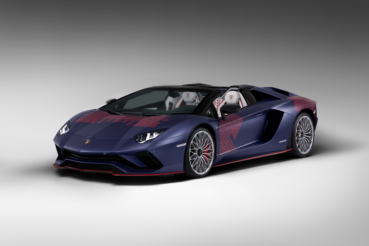 오토모빌리 람보르기니 (Automobili Lamborghini) 한국 공식 딜러 람보르기니 서울(SQDA 모터스)은 소수의 고객만을 위해 제작한 한정판 모델, 아벤타도르 S 로드스터 코리안 스페셜 시리즈(Aventador S Roadster Korean Special Series)를 발표했다.[람보르기니 서울 제공]