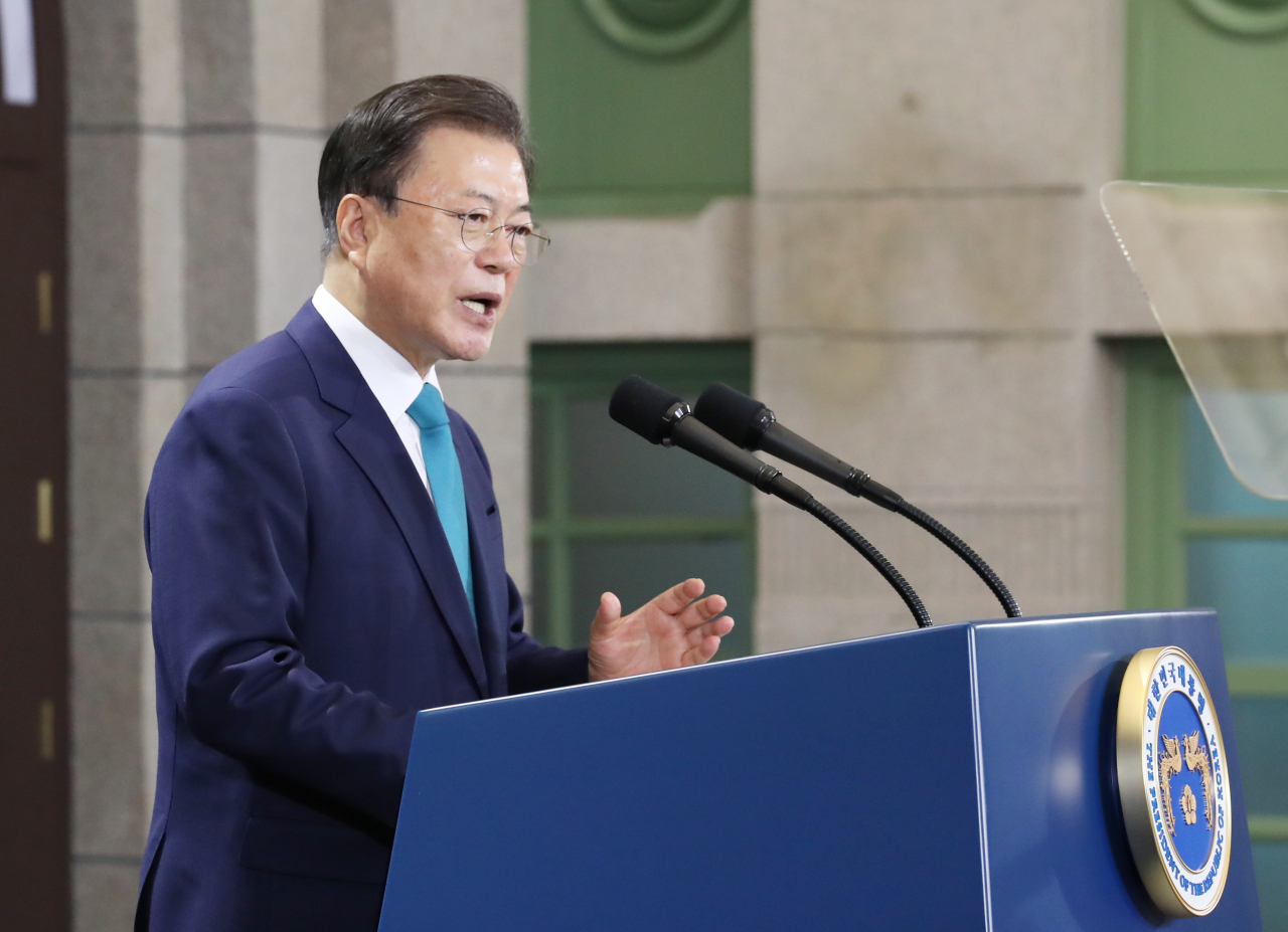 문재인 대통령이 15일 서울 중구 문화역서울284에서 열린 제76주년 광복절 경축식에서 경축사를 하고 있다. 연합뉴스